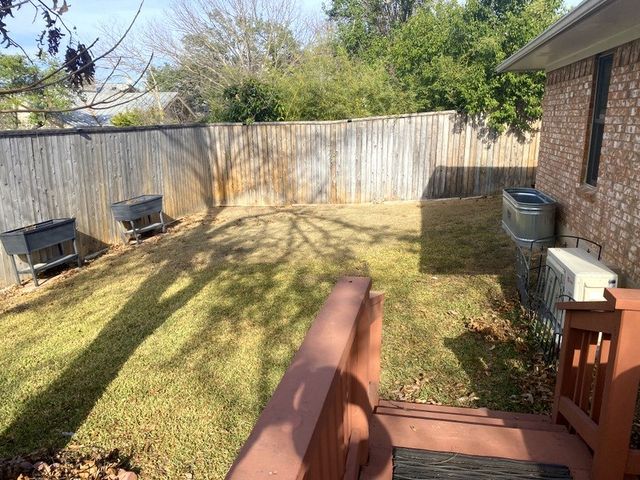 414 Meadow Ridge Dr, Kerrville, TX 78028