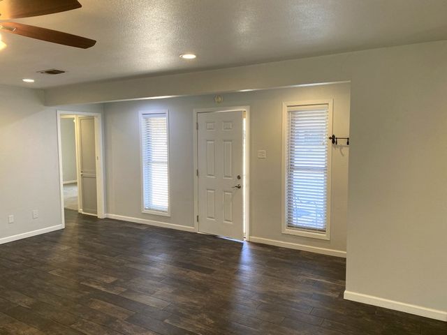 414 Meadow Ridge Dr, Kerrville, TX 78028