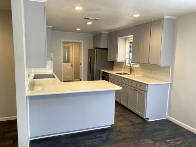 414 Meadow Ridge Dr, Kerrville, TX 78028