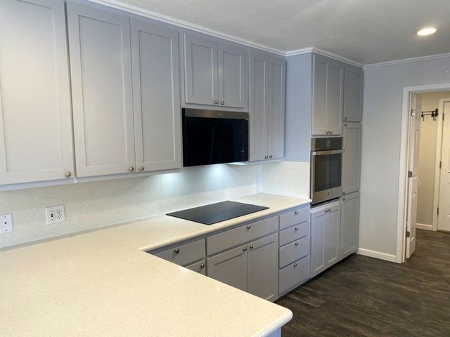 414 Meadow Ridge Dr, Kerrville, TX 78028