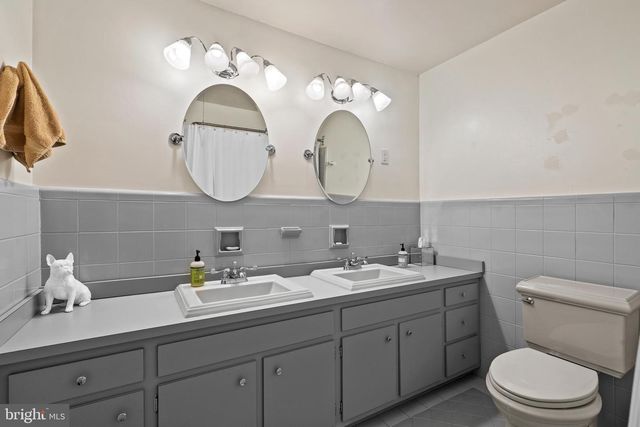 1064 IRVIN RD, Huntingdon Valley, PA 19006