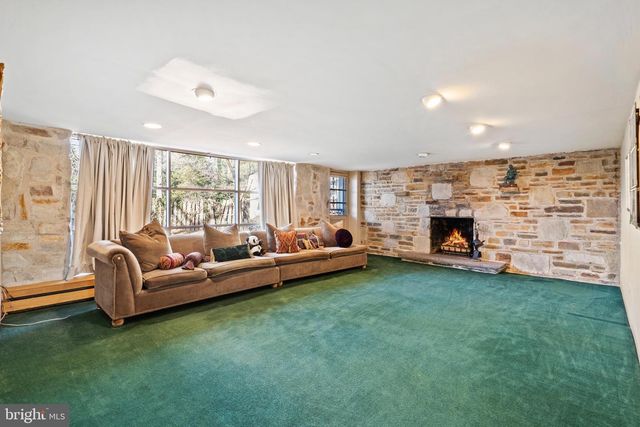 1064 IRVIN RD, Huntingdon Valley, PA 19006