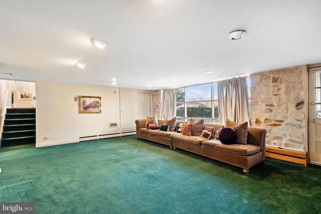 1064 IRVIN RD, Huntingdon Valley, PA 19006