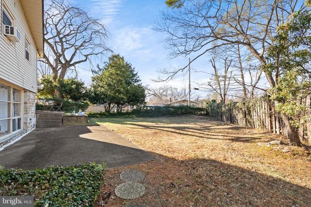 1064 IRVIN RD, Huntingdon Valley, PA 19006