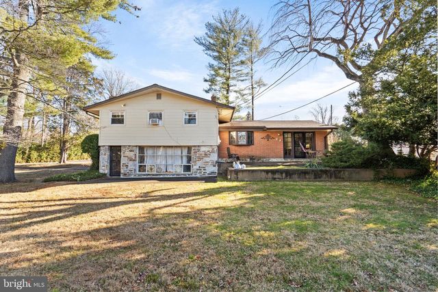 1064 IRVIN RD, Huntingdon Valley, PA 19006