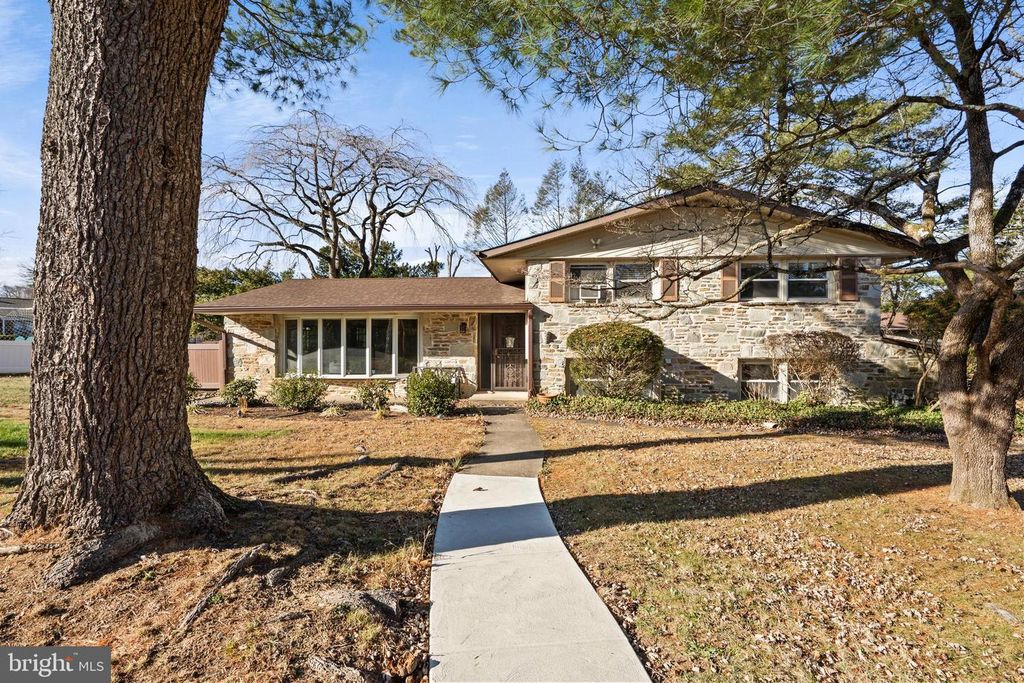 1064 IRVIN RD, Huntingdon Valley, PA 19006