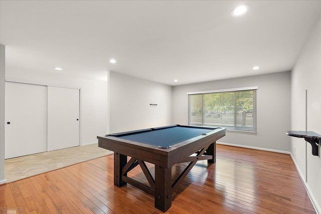 901 Hollywood Avenue, Grosse Pointe Woods, MI 48236