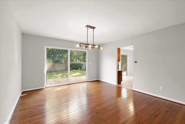 901 Hollywood Avenue, Grosse Pointe Woods, MI 48236