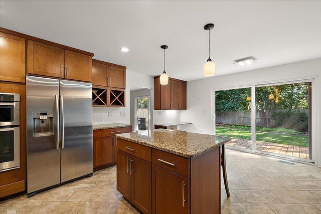 901 Hollywood Avenue, Grosse Pointe Woods, MI 48236