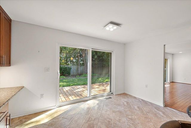 901 Hollywood Avenue, Grosse Pointe Woods, MI 48236