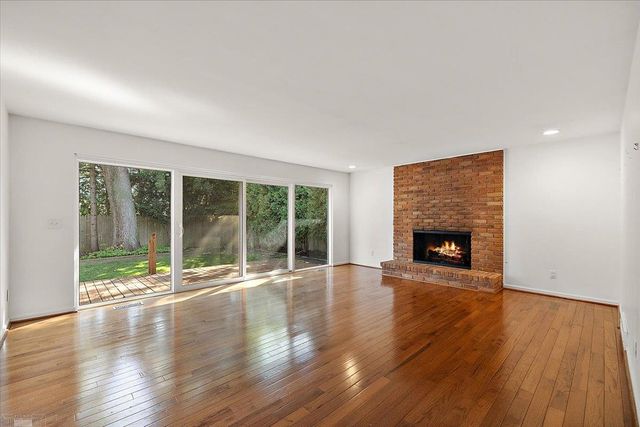 901 Hollywood Avenue, Grosse Pointe Woods, MI 48236