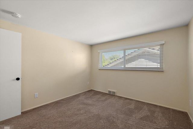 901 Hollywood Avenue, Grosse Pointe Woods, MI 48236