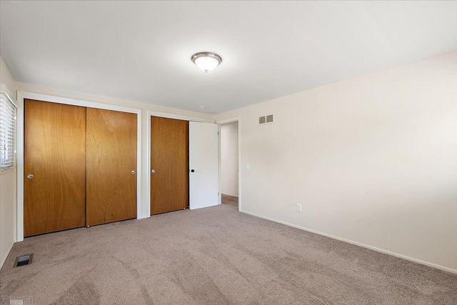901 Hollywood Avenue, Grosse Pointe Woods, MI 48236