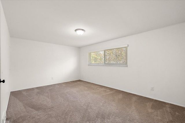 901 Hollywood Avenue, Grosse Pointe Woods, MI 48236