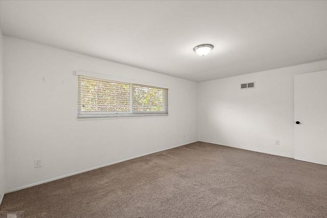 901 Hollywood Avenue, Grosse Pointe Woods, MI 48236