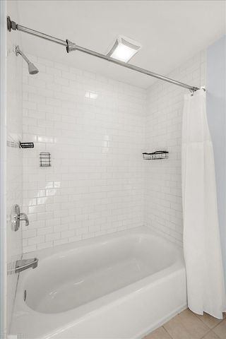 901 Hollywood Avenue, Grosse Pointe Woods, MI 48236