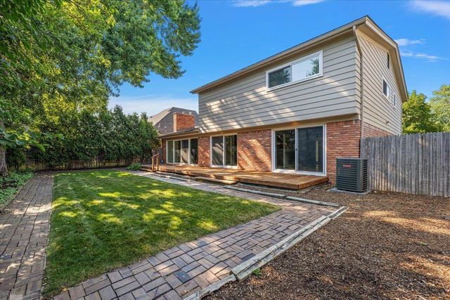 901 Hollywood Avenue, Grosse Pointe Woods, MI 48236