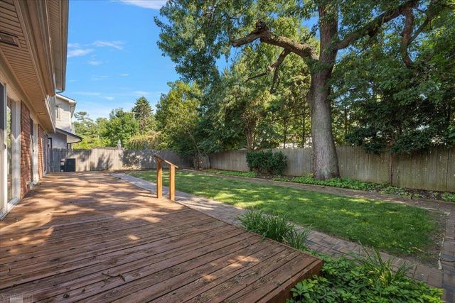901 Hollywood Avenue, Grosse Pointe Woods, MI 48236