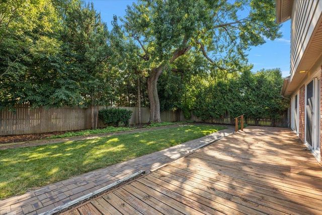 901 Hollywood Avenue, Grosse Pointe Woods, MI 48236