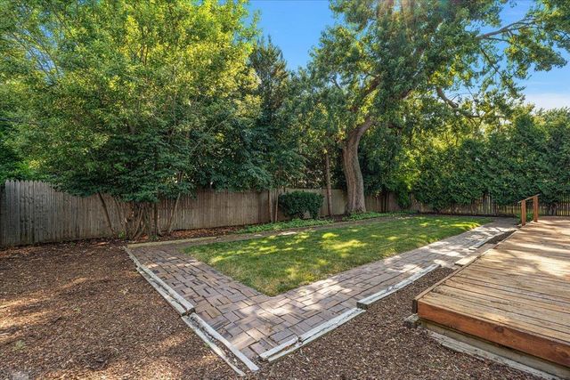 901 Hollywood Avenue, Grosse Pointe Woods, MI 48236