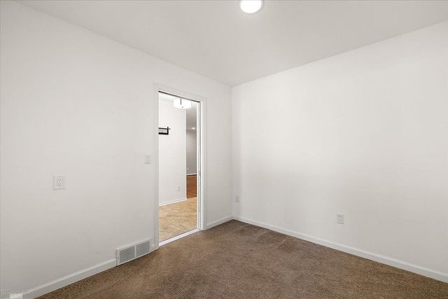 901 Hollywood Avenue, Grosse Pointe Woods, MI 48236
