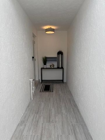 126 Harbor Circle, Delray Beach, FL 33483