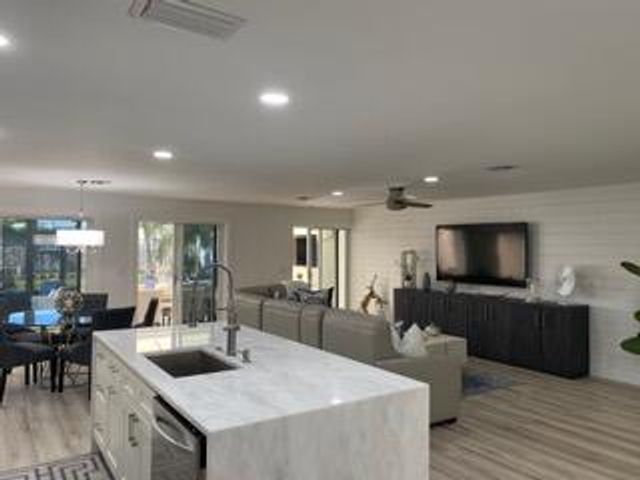 126 Harbor Circle, Delray Beach, FL 33483