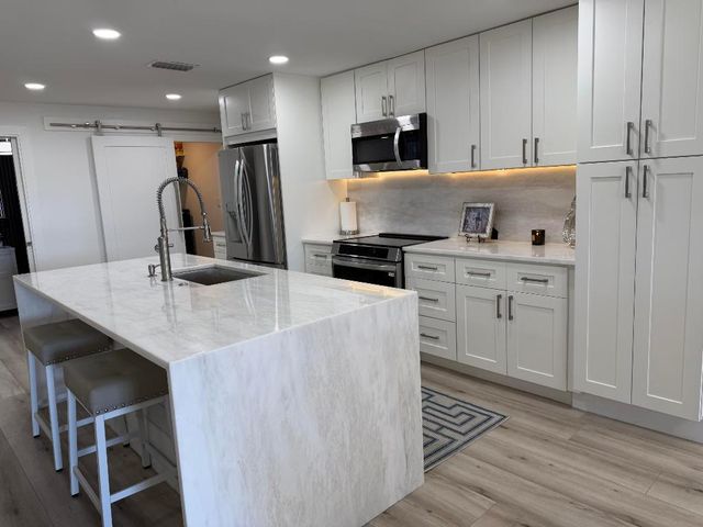 126 Harbor Circle, Delray Beach, FL 33483