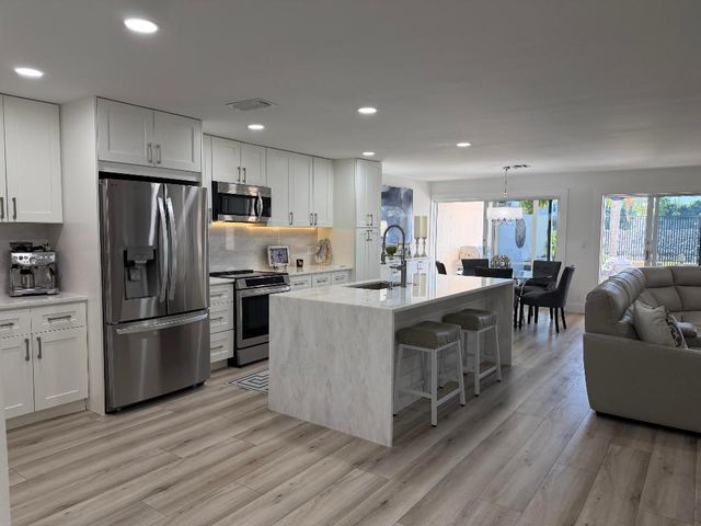 126 Harbor Circle, Delray Beach, FL 33483