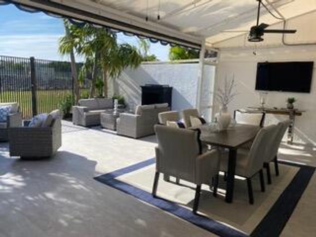 126 Harbor Circle, Delray Beach, FL 33483