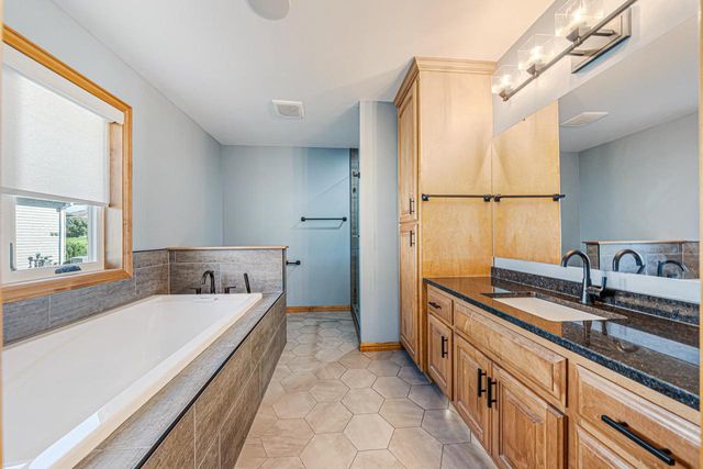 1549 BELLE PLANE CIRCLE, Green Bay, WI 54313