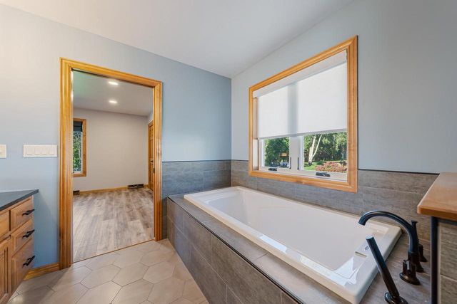 1549 BELLE PLANE CIRCLE, Green Bay, WI 54313