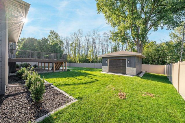 1549 BELLE PLANE CIRCLE, Green Bay, WI 54313