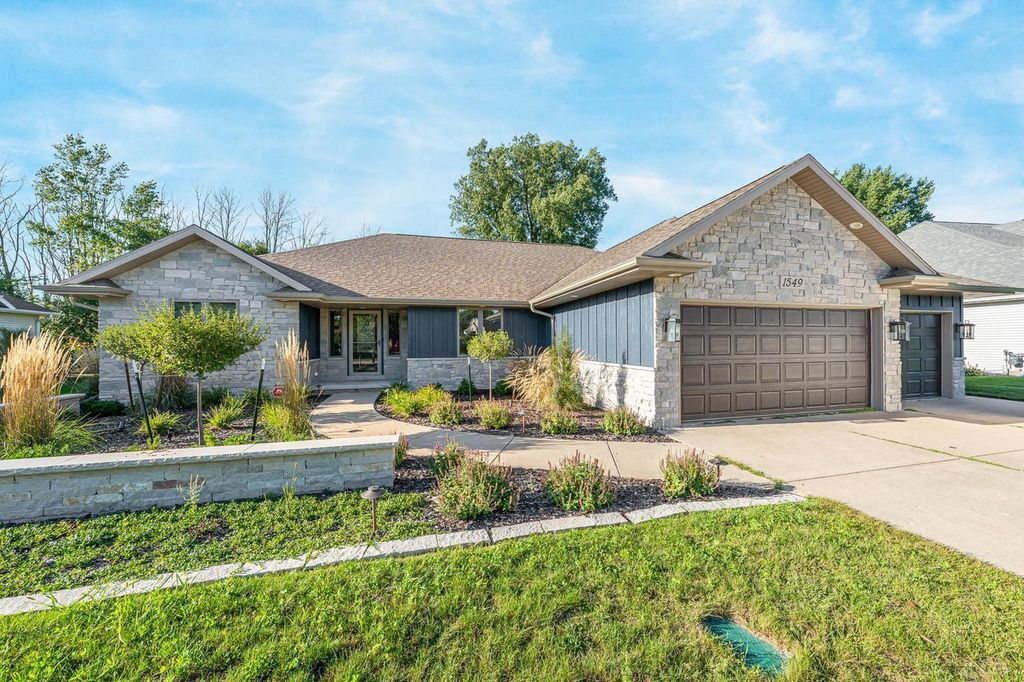 1549 BELLE PLANE CIRCLE, Green Bay, WI 54313