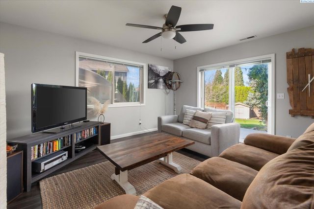 2918 W 43rd Ct, Kennewick, WA 99337