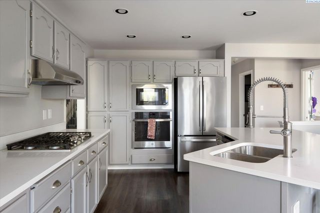 2918 W 43rd Ct, Kennewick, WA 99337