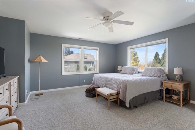 2918 W 43rd Ct, Kennewick, WA 99337