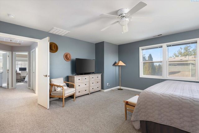 2918 W 43rd Ct, Kennewick, WA 99337