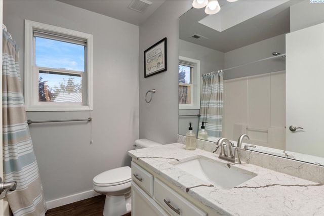 2918 W 43rd Ct, Kennewick, WA 99337