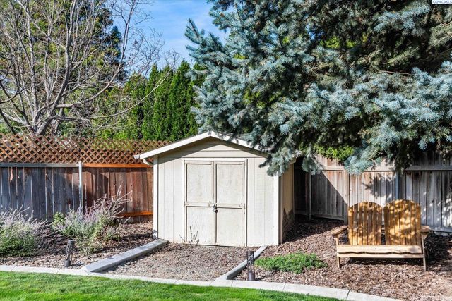 2918 W 43rd Ct, Kennewick, WA 99337