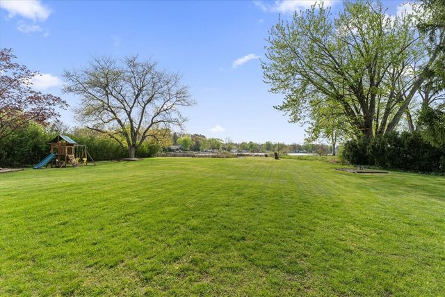 70328 Lakeview Drive, Edwardsburg, MI 49112