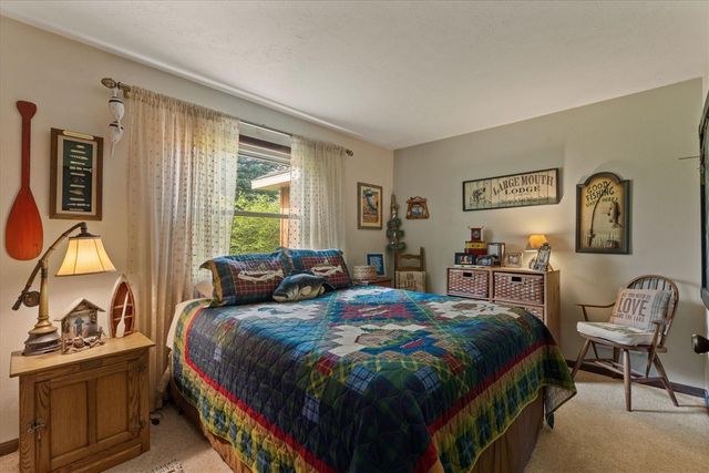 70328 Lakeview Drive, Edwardsburg, MI 49112