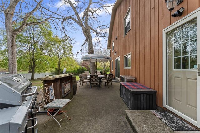70328 Lakeview Drive, Edwardsburg, MI 49112