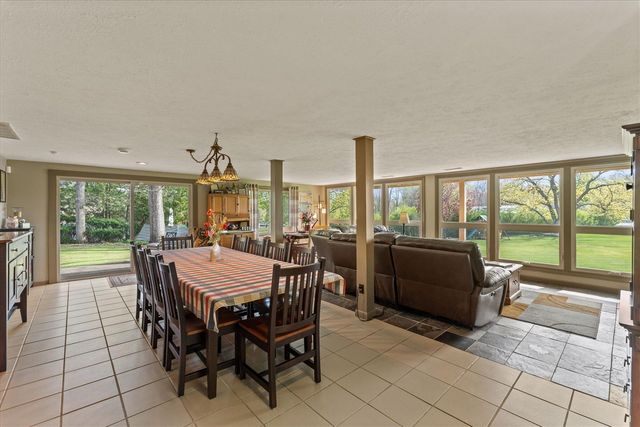 70328 Lakeview Drive, Edwardsburg, MI 49112