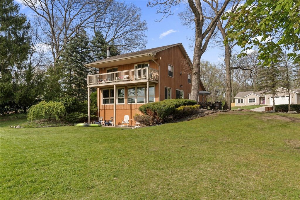 70328 Lakeview Drive, Edwardsburg, MI 49112