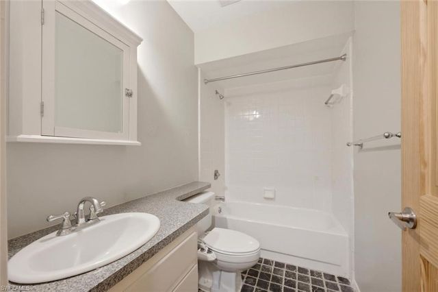 223 Charity CT L5, Naples, FL 34112