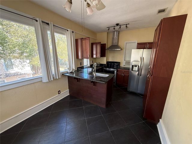 824 E UNIVERSITY AVENUE C, Gainesville, FL 32601