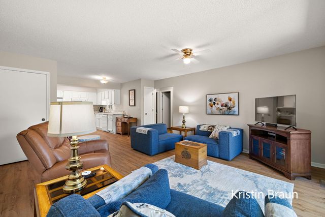 1075 Walnut Grove Drive 27, Muskegon, MI 49441