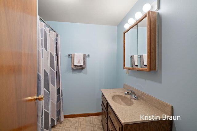 1075 Walnut Grove Drive 27, Muskegon, MI 49441