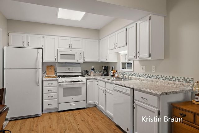 1075 Walnut Grove Drive 27, Muskegon, MI 49441